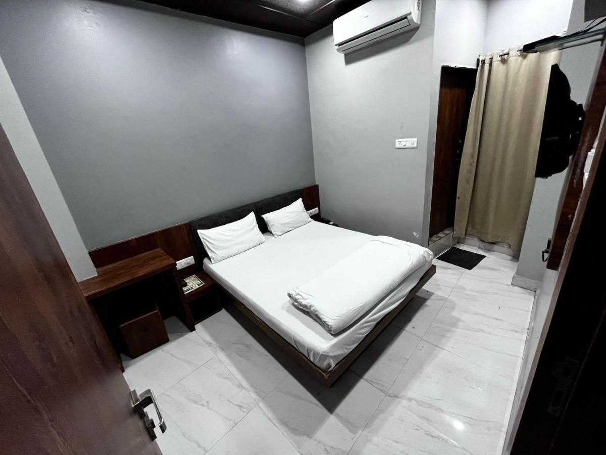 Hotel Shankar Ujaim Exterior foto